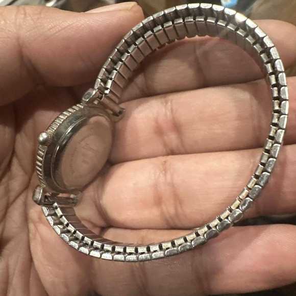 Working Eternity 26mm Quartz Two Tone Dainty Ladies Stretch Band Watch Fits 7in - Picture 4 of 9